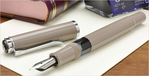 Pelikan M205 Classic Taupe pen